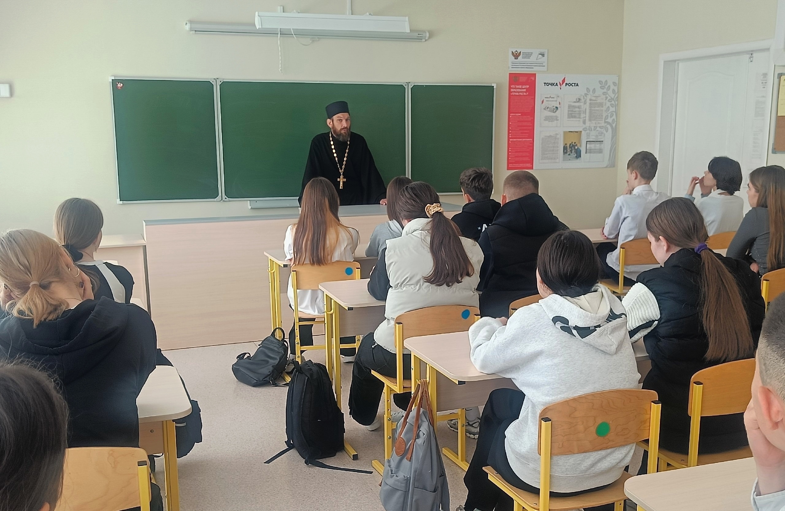 В школе состоялось значимое событие – встреча с отцом Сергием..